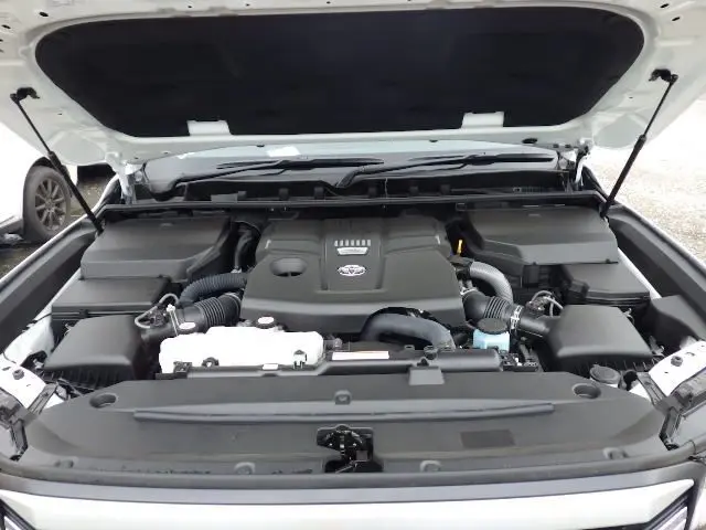 TOYOTA LAND CRUISER thumbnail 2