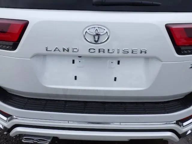 TOYOTA LAND CRUISER thumbnail 7