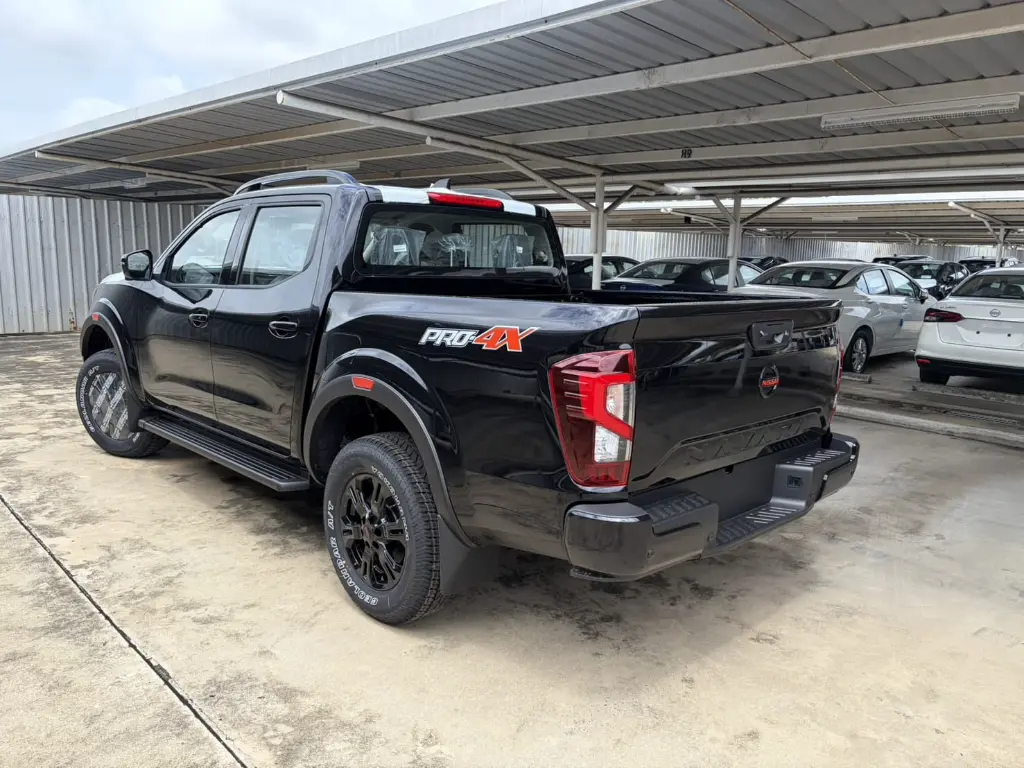 NISSAN NAVARA thumbnail 3