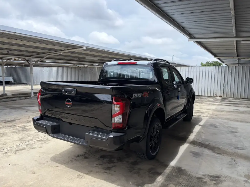 NISSAN NAVARA thumbnail 4