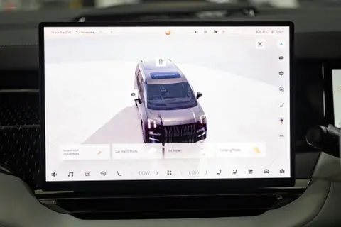 ZEEKR 009 thumbnail 12