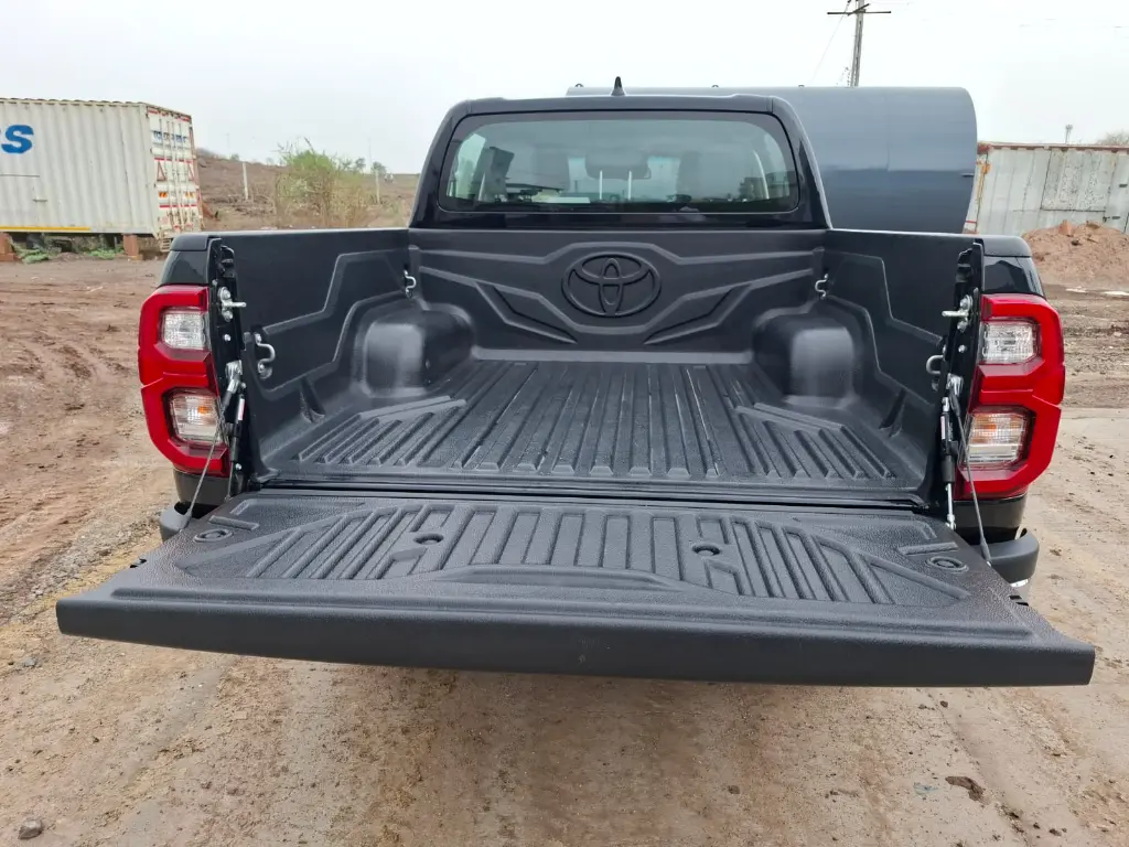 TOYOTA HILUX thumbnail 6