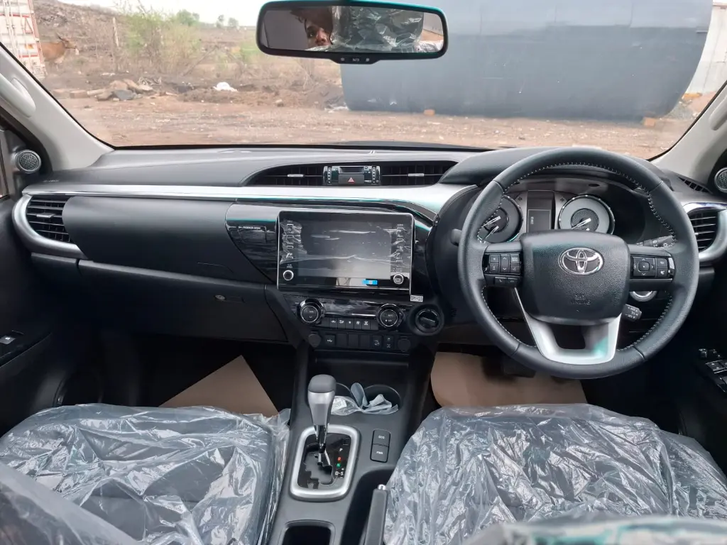 TOYOTA HILUX thumbnail 9