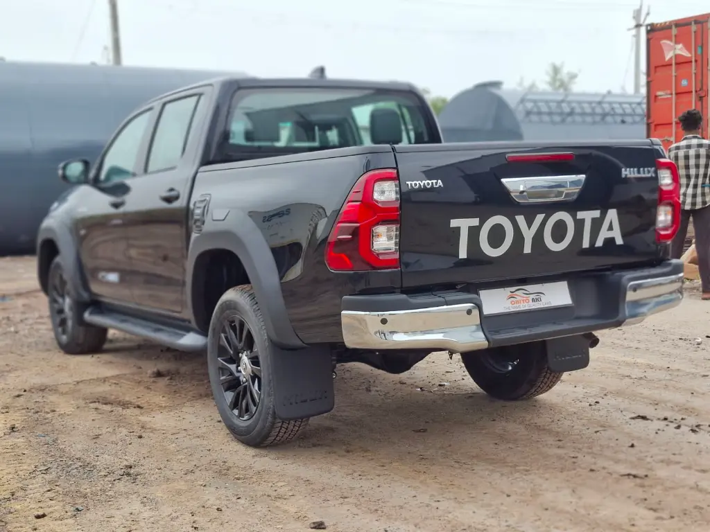 TOYOTA HILUX thumbnail 4