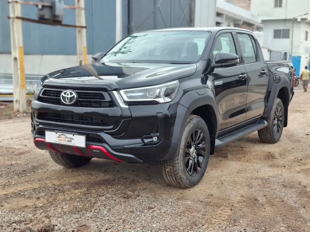 TOYOTA HILUX thumbnail 3