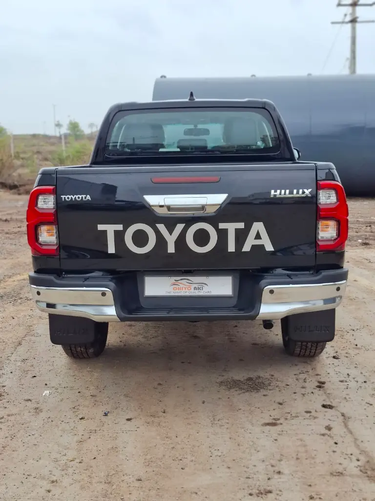 TOYOTA HILUX thumbnail 7