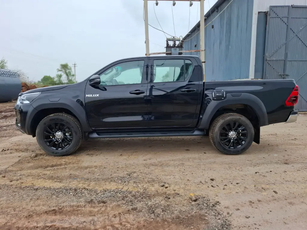 TOYOTA HILUX thumbnail 4