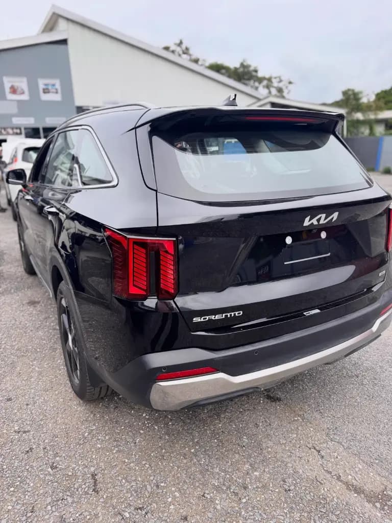 KIA SORENTO thumbnail 3