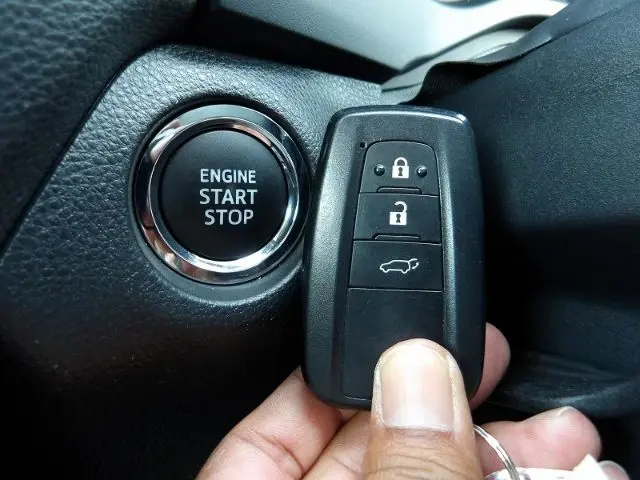 TOYOTA RAV4 thumbnail 5