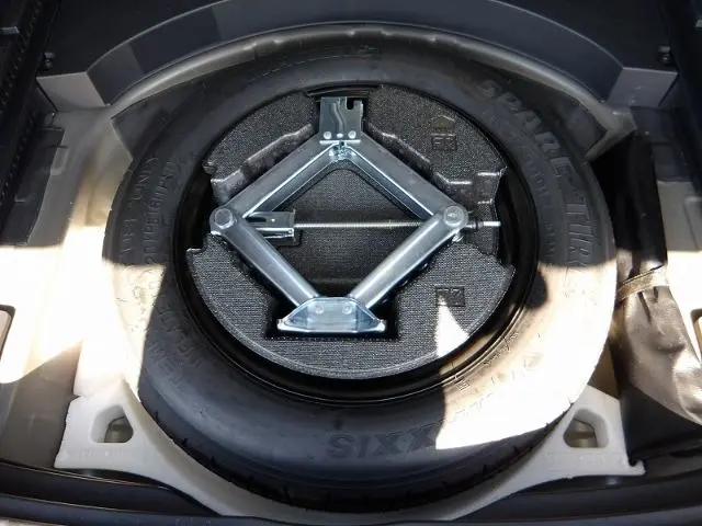 TOYOTA RAV4 thumbnail 6