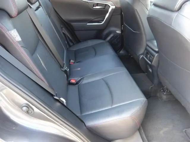 TOYOTA RAV4 thumbnail 11