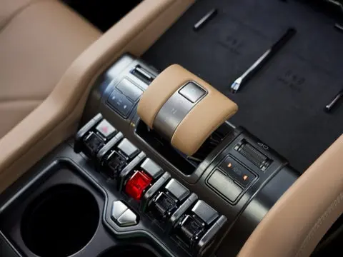 BYD DENZA B8 thumbnail 10