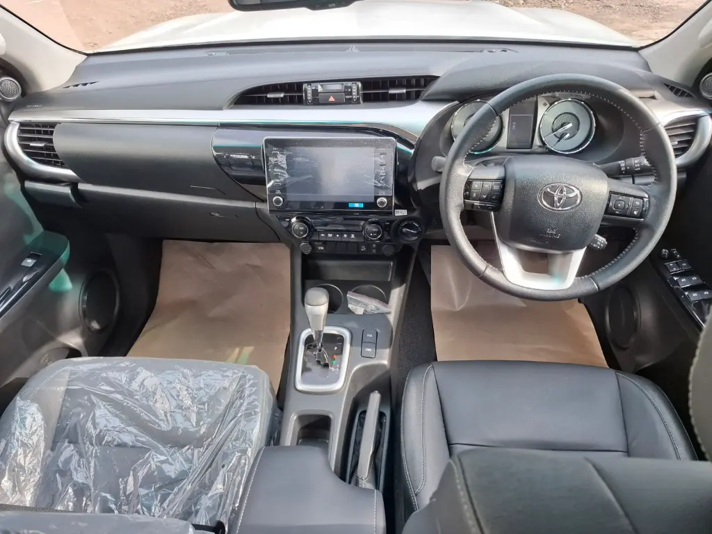 TOYOTA HILUX thumbnail 2