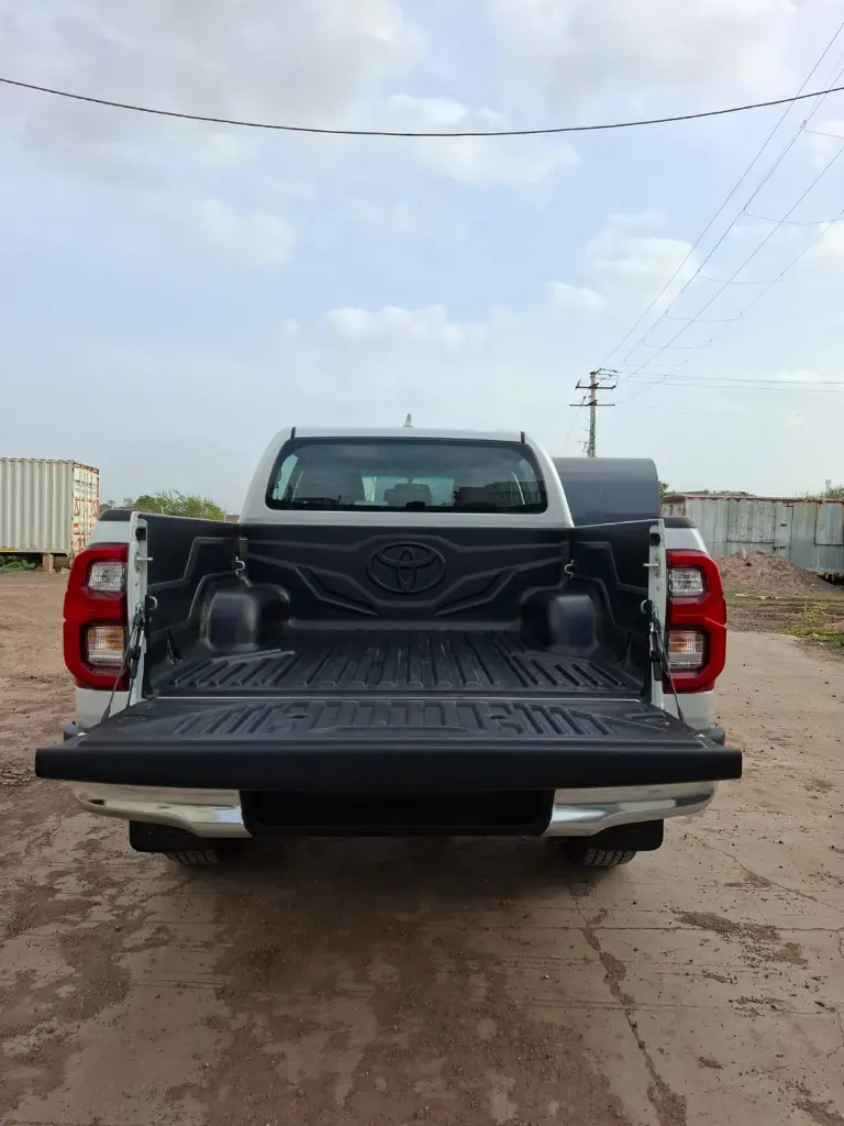 TOYOTA HILUX thumbnail 7