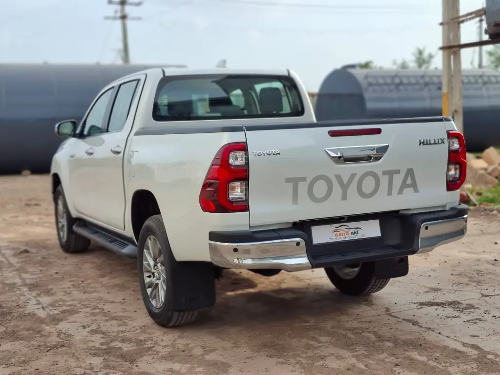 TOYOTA HILUX thumbnail 8