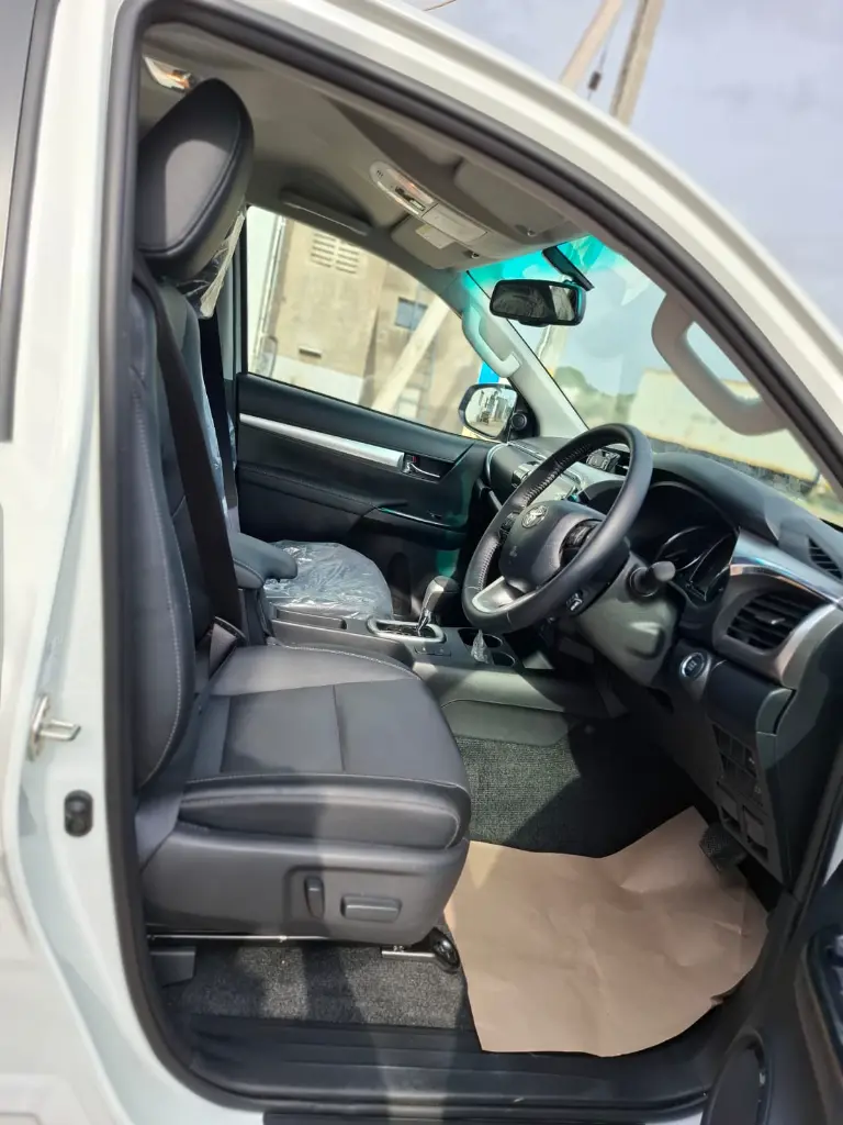 TOYOTA HILUX thumbnail 9
