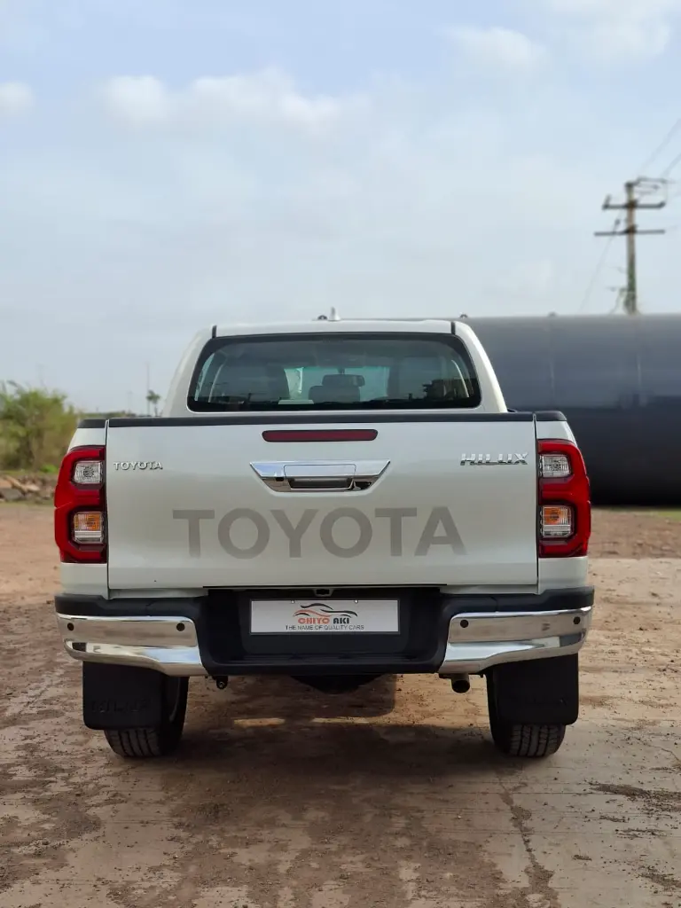 TOYOTA HILUX thumbnail 12