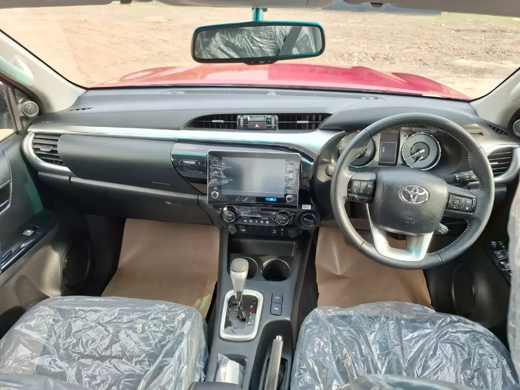 TOYOTA HILUX thumbnail 8