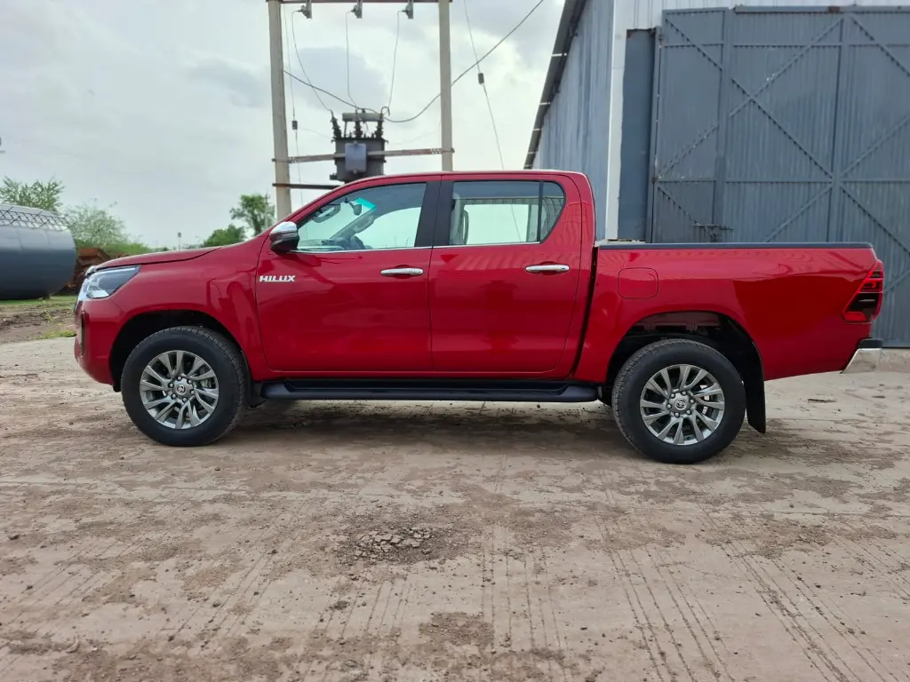 TOYOTA HILUX thumbnail 3