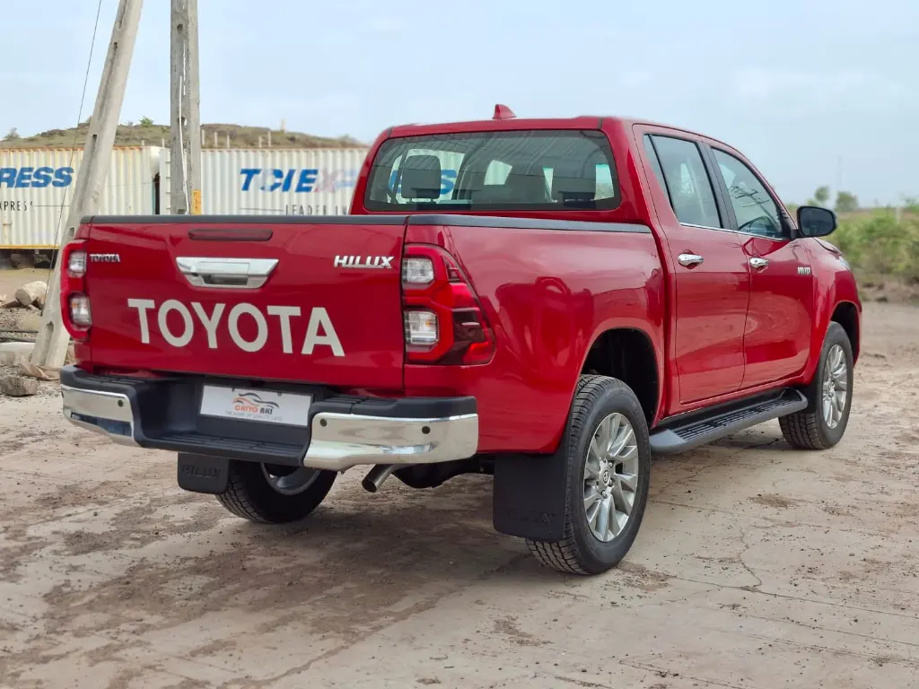TOYOTA HILUX thumbnail 4