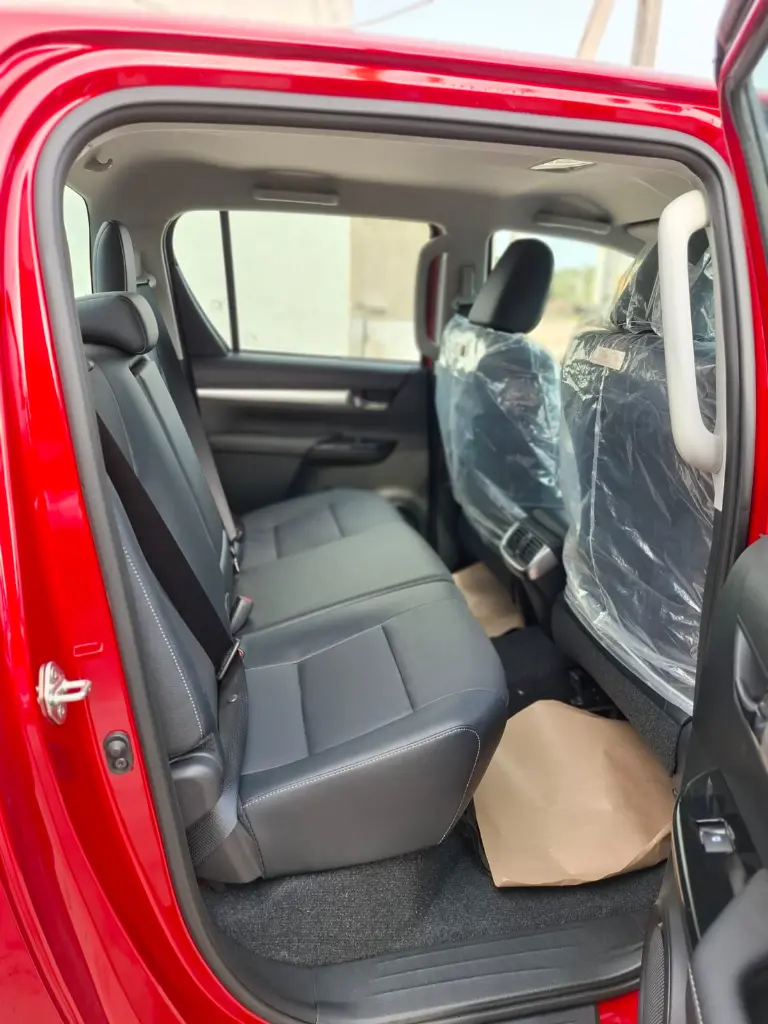 TOYOTA HILUX thumbnail 12