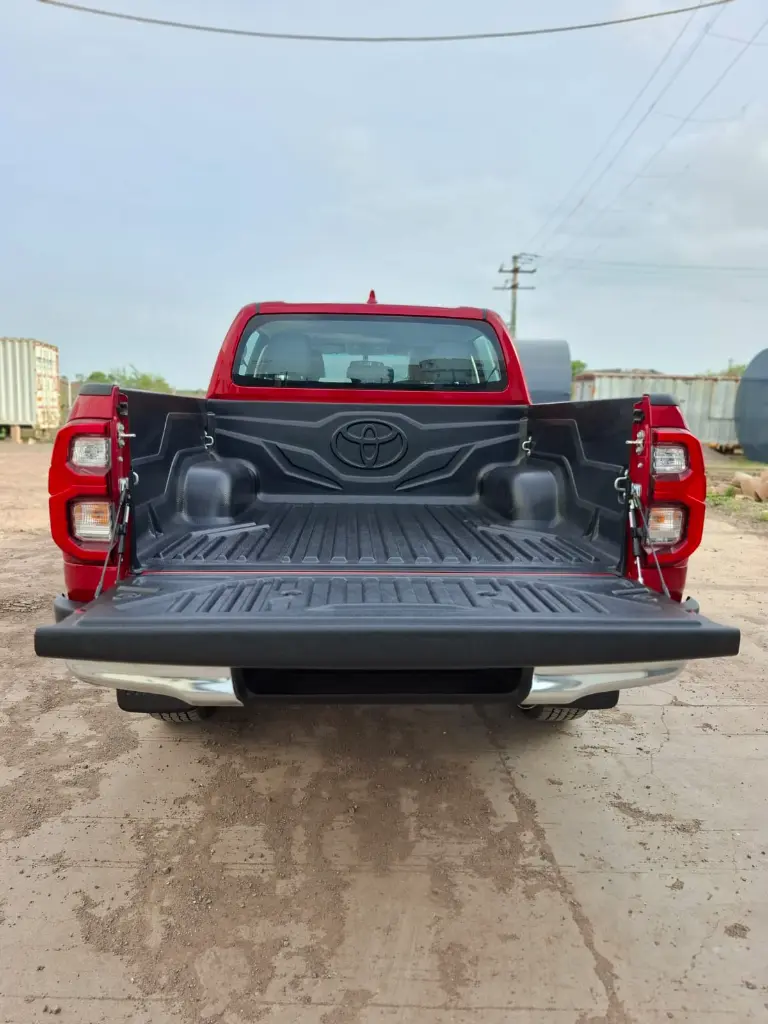 TOYOTA HILUX thumbnail 6