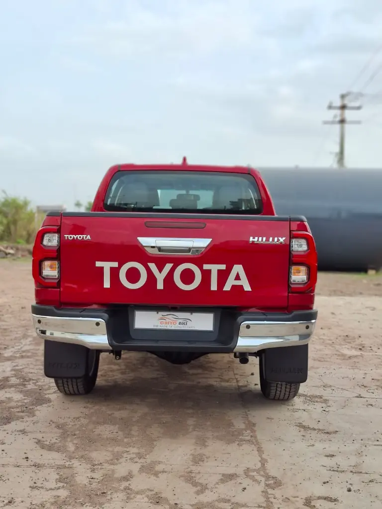 TOYOTA HILUX thumbnail 5