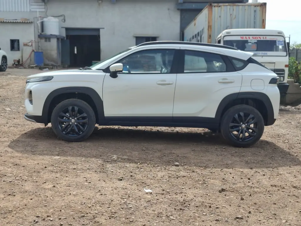 TOYOTA TAISOR thumbnail 3