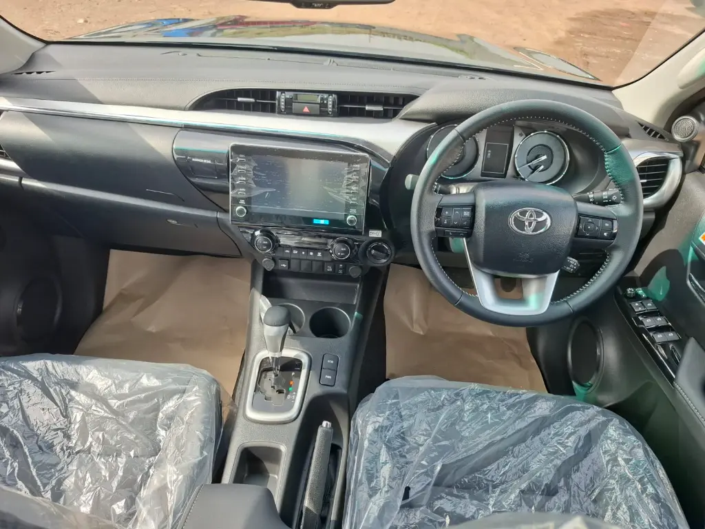 TOYOTA HILUX thumbnail 6