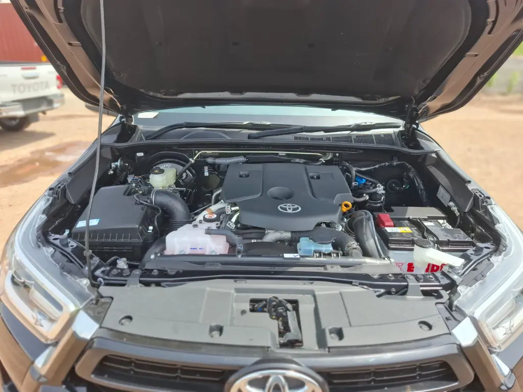 TOYOTA HILUX thumbnail 2