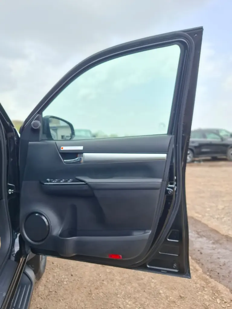 TOYOTA HILUX thumbnail 4