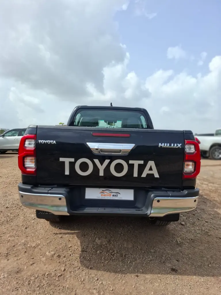 TOYOTA HILUX thumbnail 2