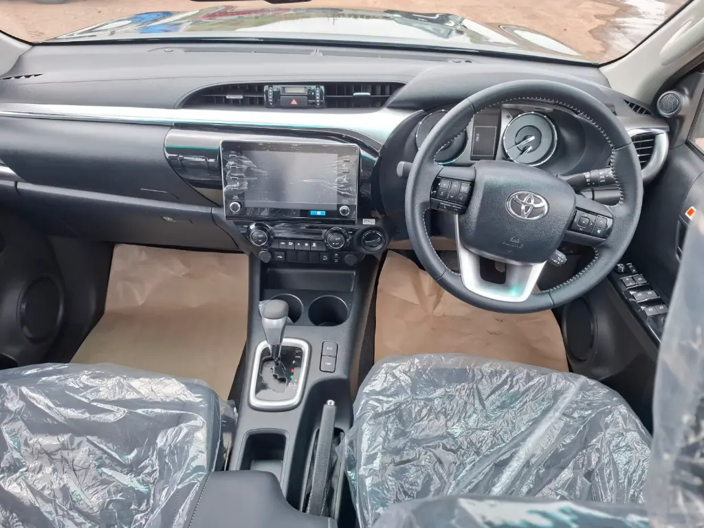 TOYOTA HILUX thumbnail 6
