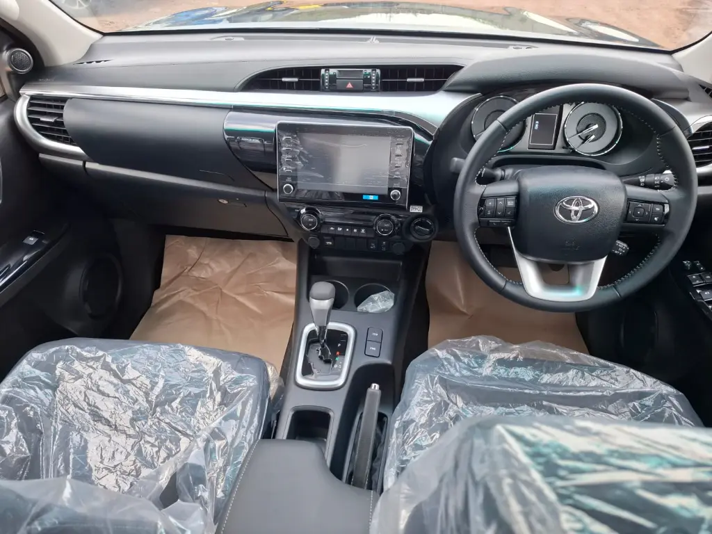 TOYOTA HILUX thumbnail 6