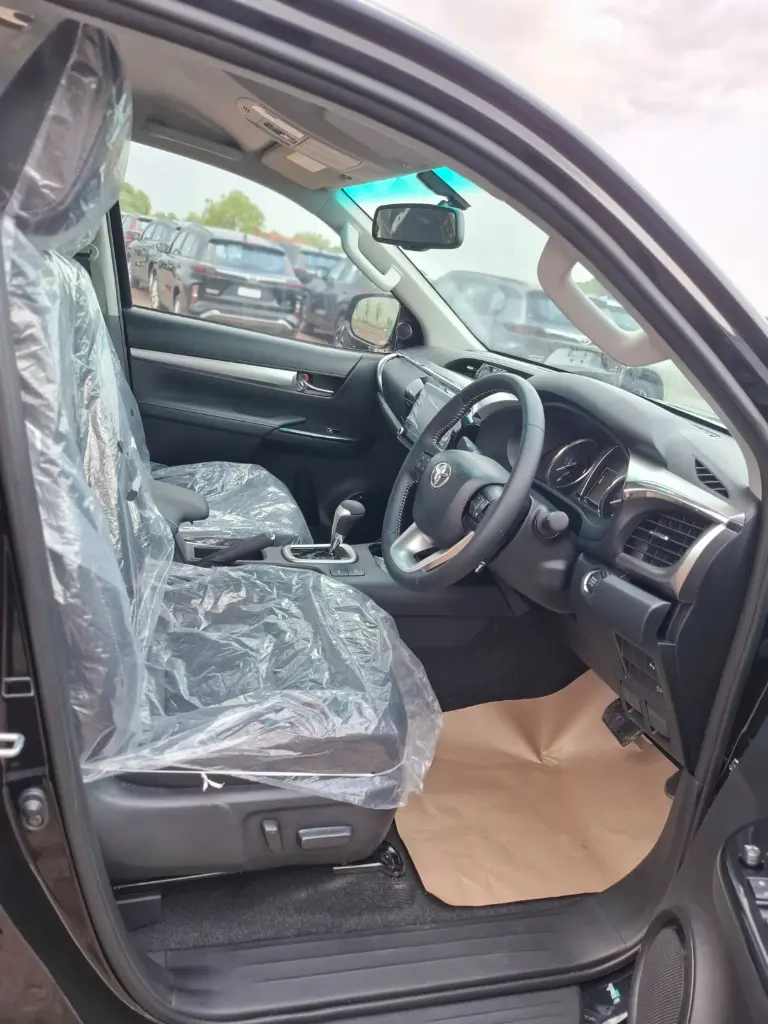 TOYOTA HILUX thumbnail 5