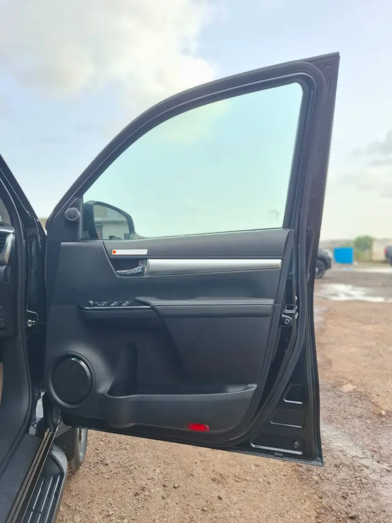 TOYOTA HILUX thumbnail 4