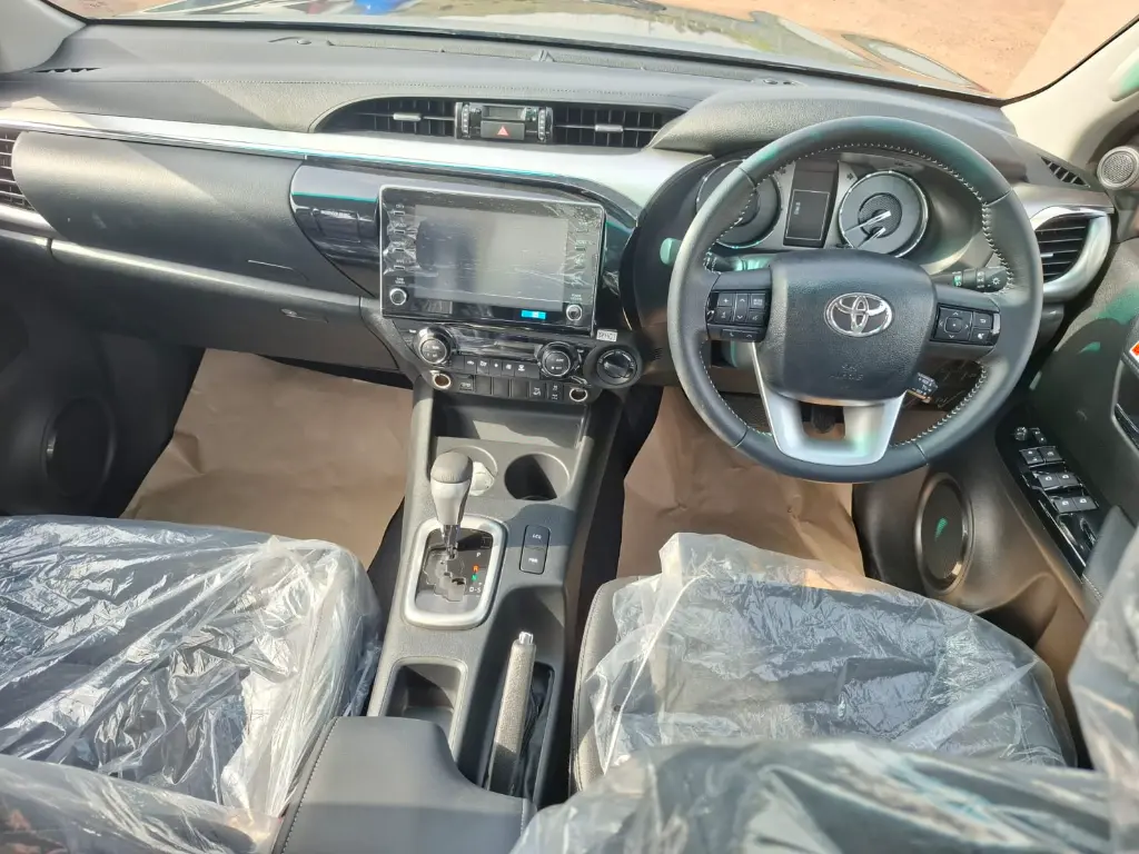 TOYOTA HILUX thumbnail 5
