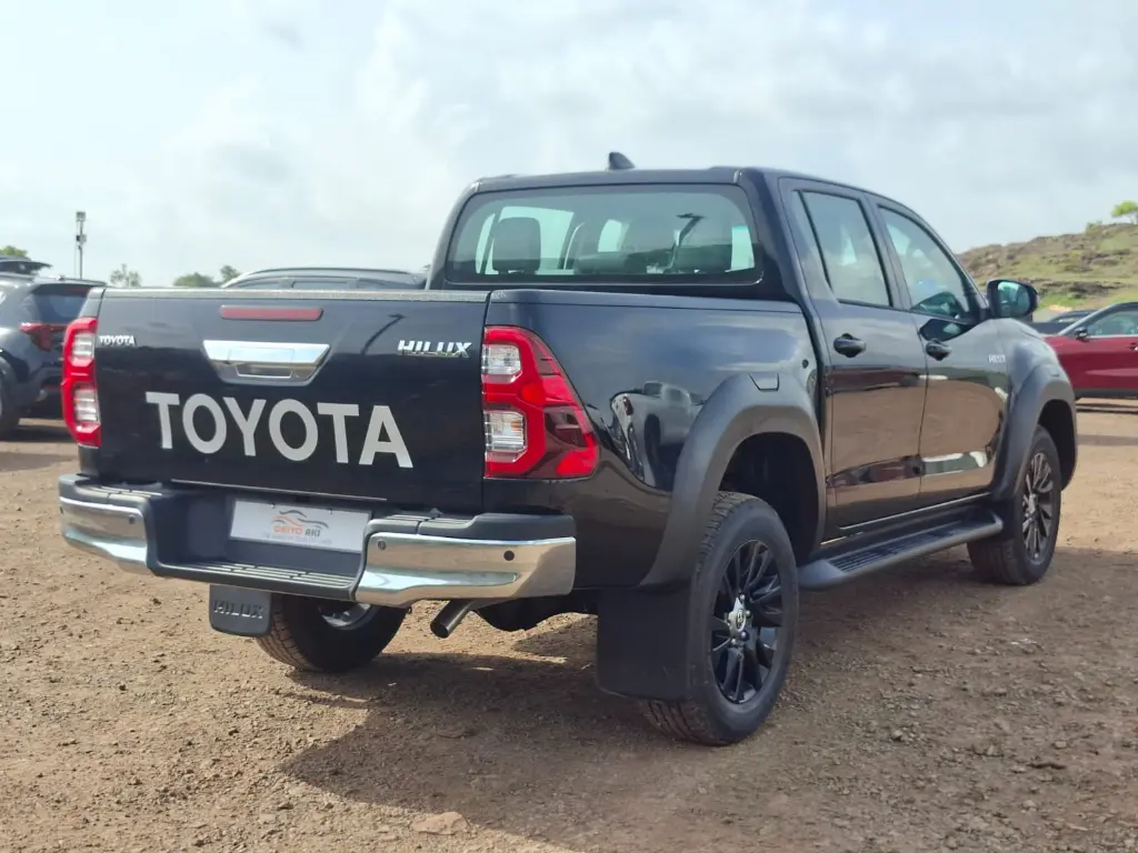 TOYOTA HILUX thumbnail 2