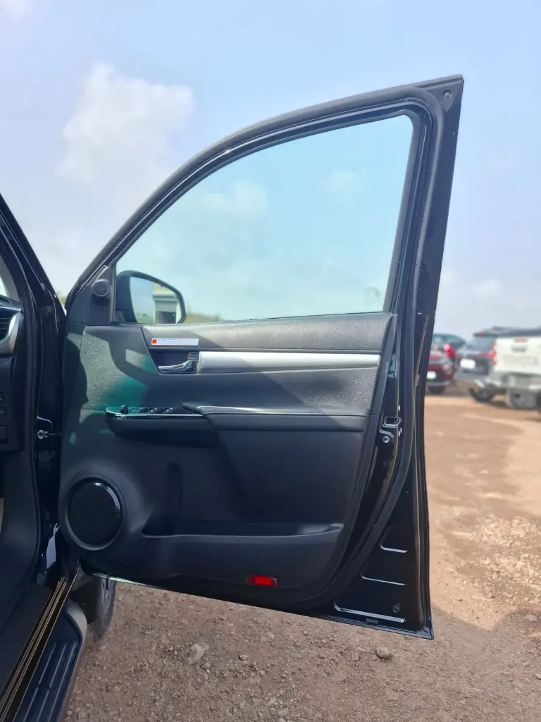 TOYOTA HILUX thumbnail 4