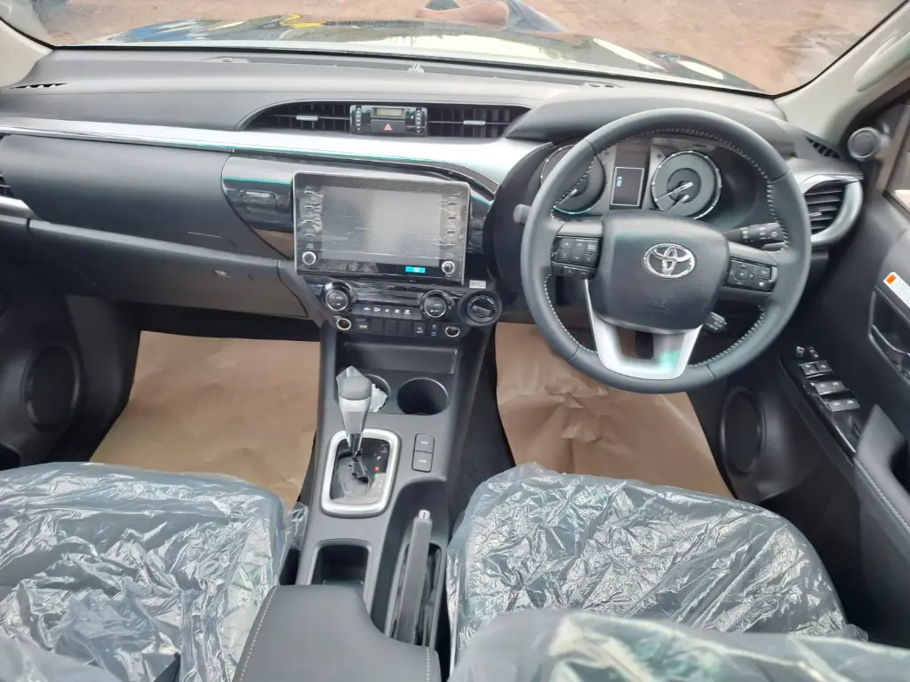 TOYOTA HILUX thumbnail 7