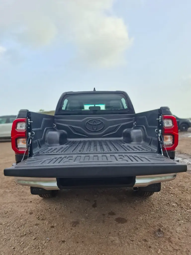 TOYOTA HILUX thumbnail 6