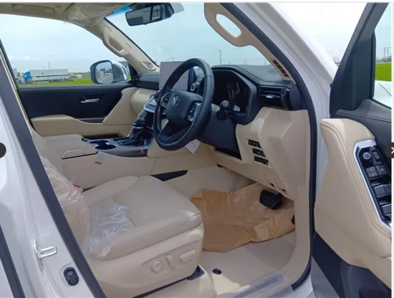 TOYOTA LAND CRUISER LC300 thumbnail 10