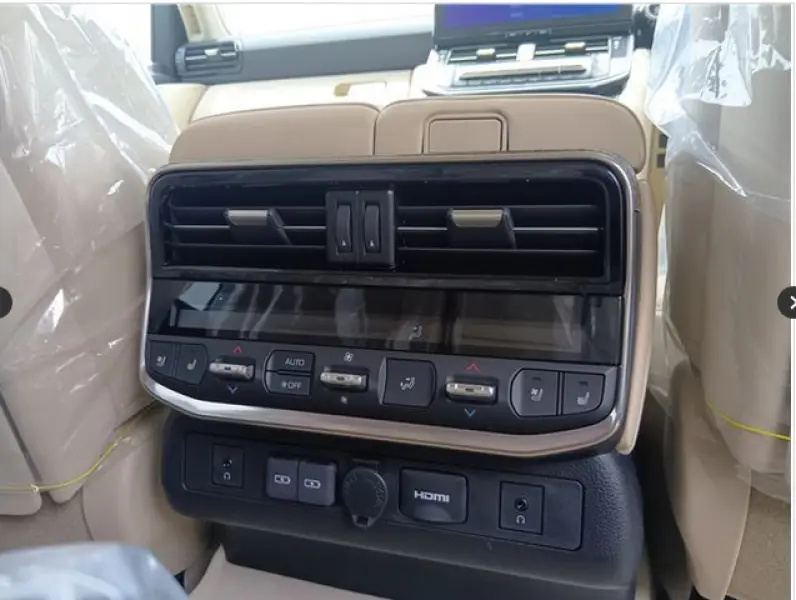 TOYOTA LAND CRUISER LC300 thumbnail 16