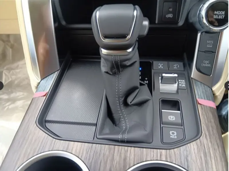 TOYOTA LAND CRUISER LC300 thumbnail 17