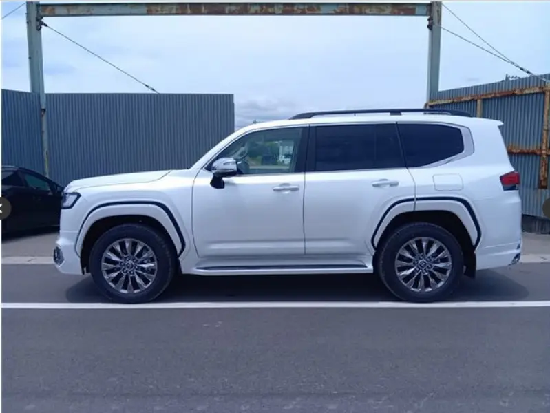 TOYOTA LAND CRUISER LC300 thumbnail 5