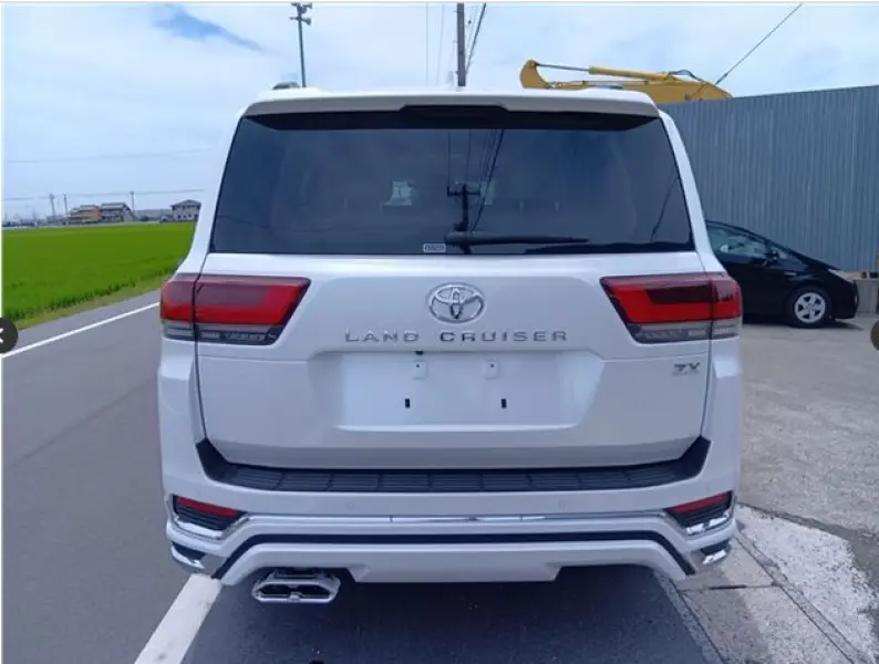 TOYOTA LAND CRUISER LC300 thumbnail 8