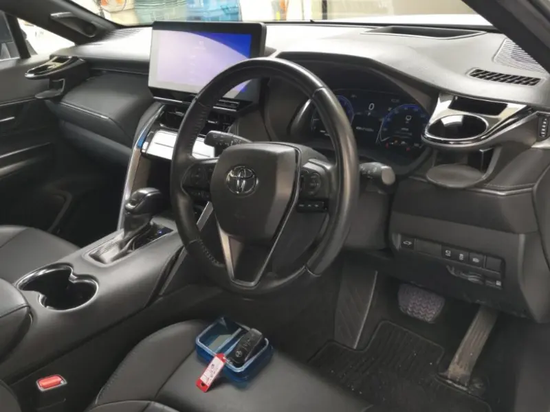 TOYOTA HARRIER thumbnail 5