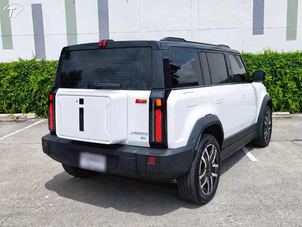 JAECOO 6 EV thumbnail 3