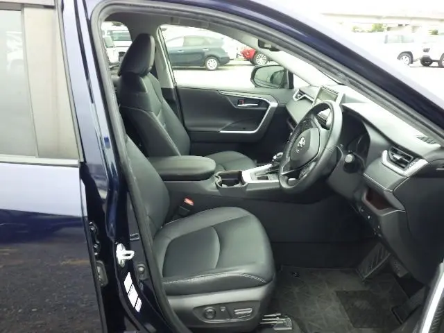 TOYOTA RAV4 thumbnail 8