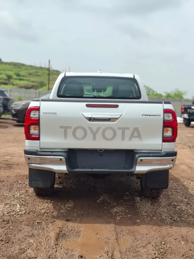 TOYOTA HILUX thumbnail 4